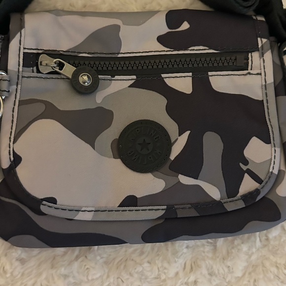 Kipling Sabian Bag in Cool Camo - Picture 2 of 6